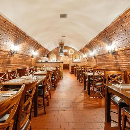 Restaurace A Penzion U Doubku Břeclav Εξωτερικό φωτογραφία
