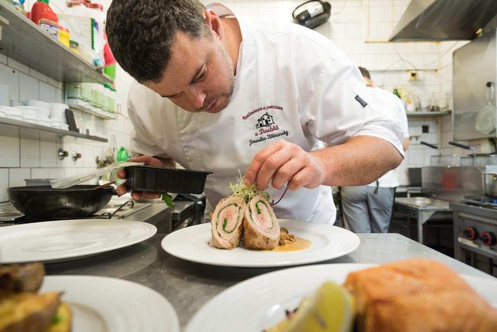 Restaurace A Penzion U Doubku Břeclav Εξωτερικό φωτογραφία