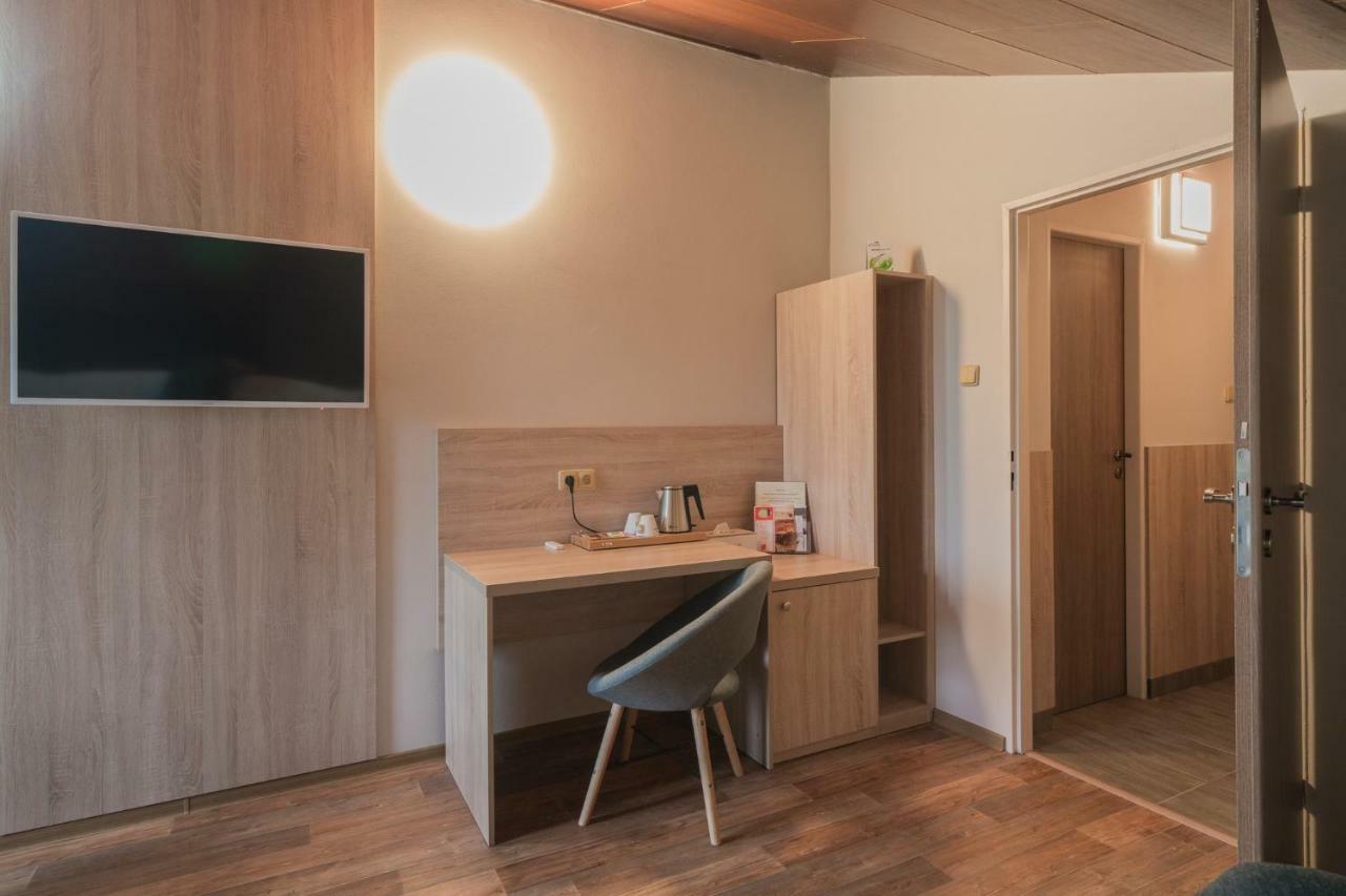 Restaurace A Penzion U Doubku Břeclav Εξωτερικό φωτογραφία