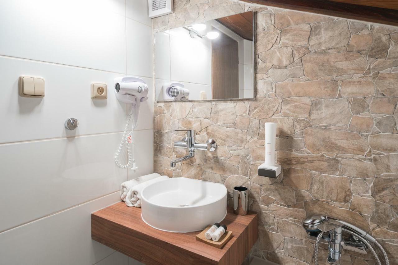 Restaurace A Penzion U Doubku Břeclav Εξωτερικό φωτογραφία