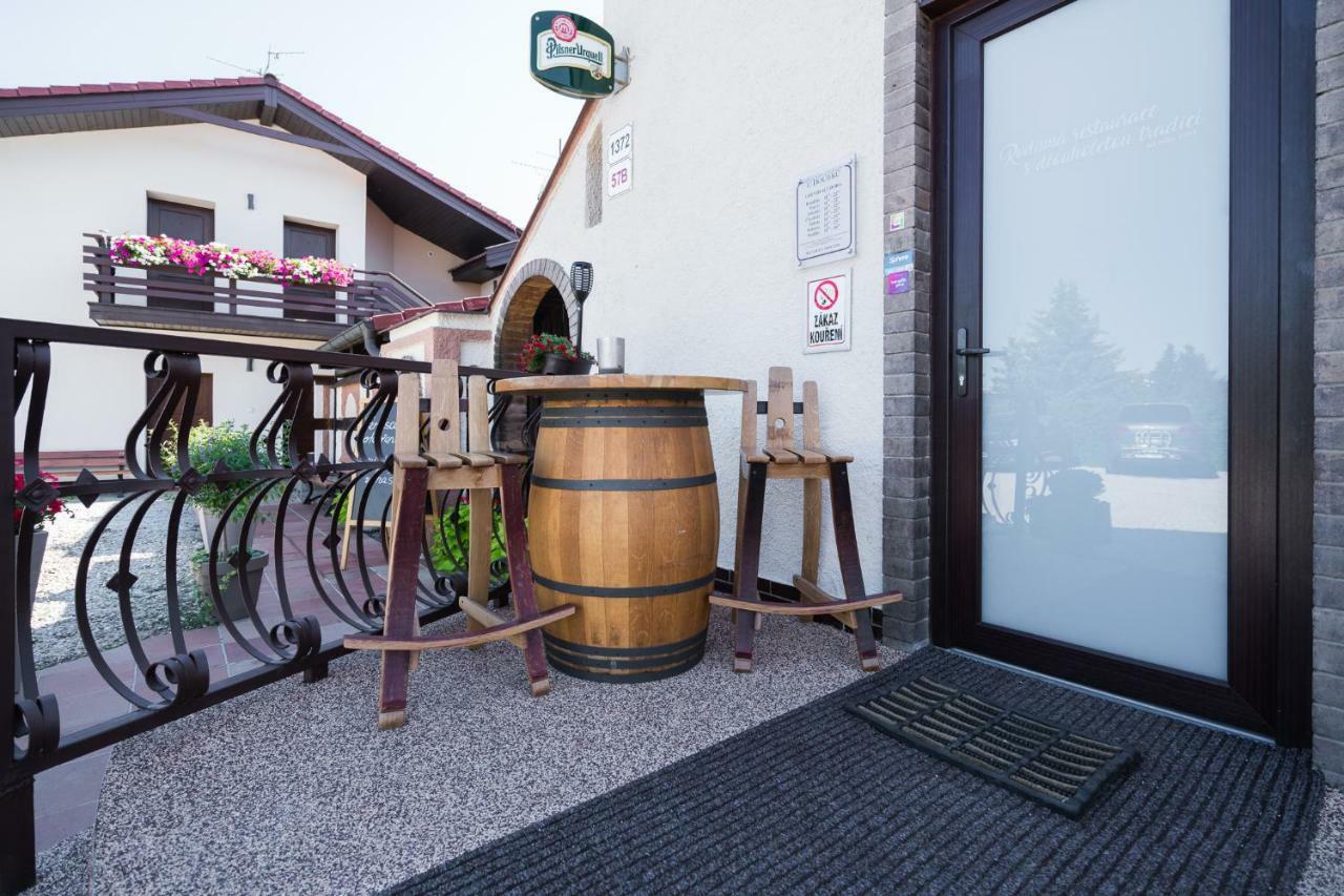 Restaurace A Penzion U Doubku Břeclav Εξωτερικό φωτογραφία