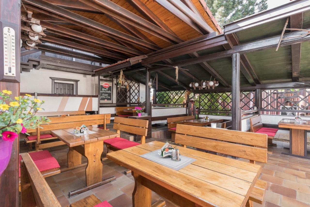 Restaurace A Penzion U Doubku Břeclav Εξωτερικό φωτογραφία
