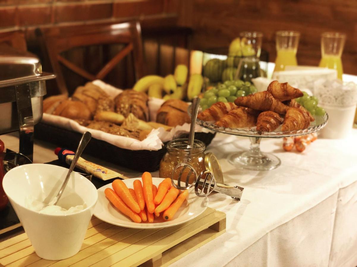 Restaurace A Penzion U Doubku Břeclav Εξωτερικό φωτογραφία